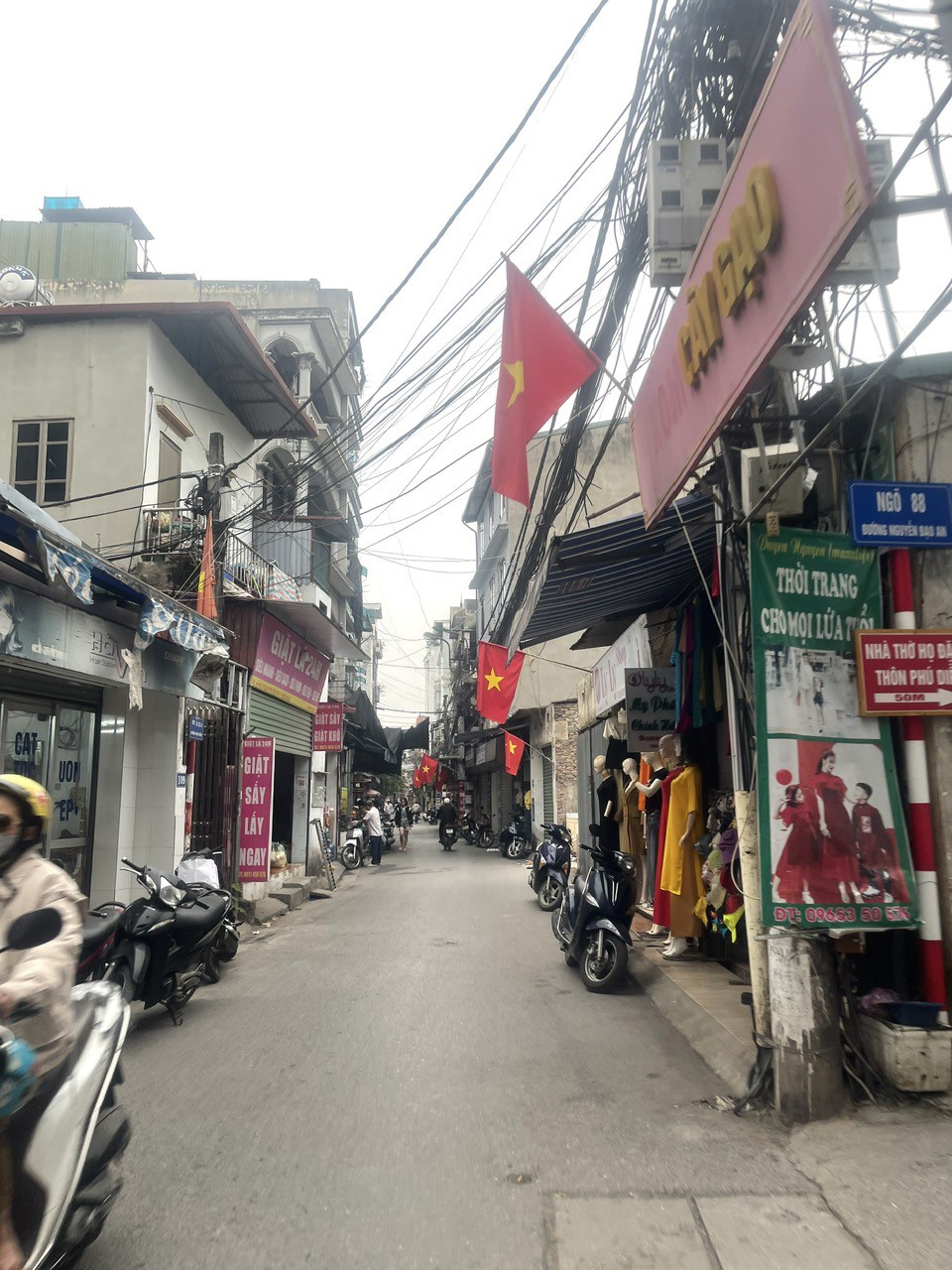 Bán đất mặt phố vuông đẹp đường Phú Diễn