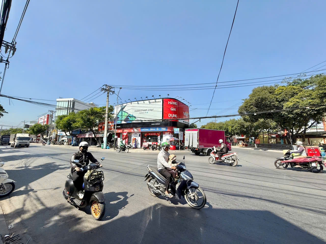 MẶT TIỀN KD NGAY NGUYỄN TRÃI DĨ AN  - 18X7 193M2 CHỈ 11 TỶ - Ô TÔ VI VU