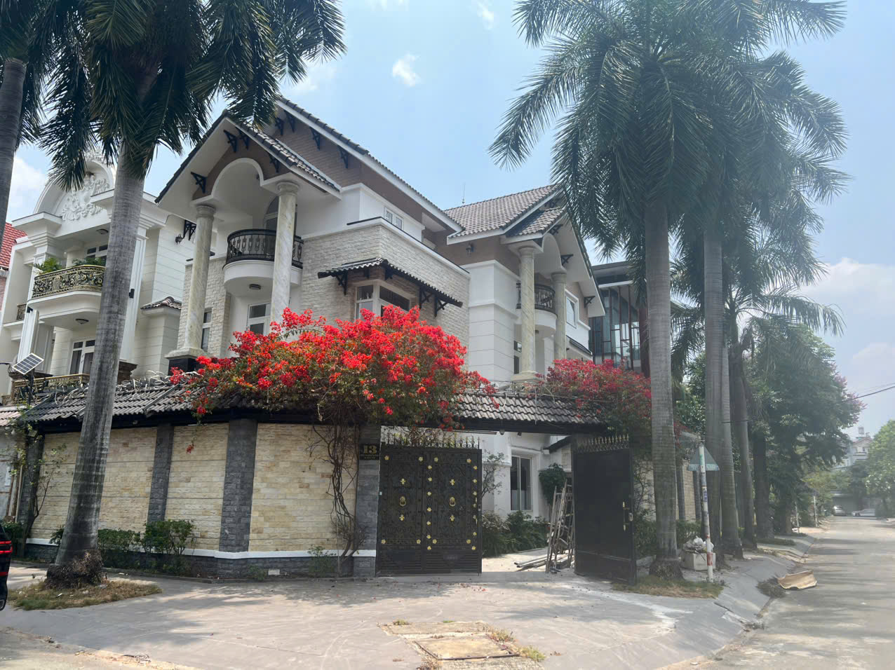 SIÊU PHẨM BIỆT THỰ KHU TÊN LỬA - FULL NỘI THẤT CAO CẤP - CHỈ 55TR/THÁNG