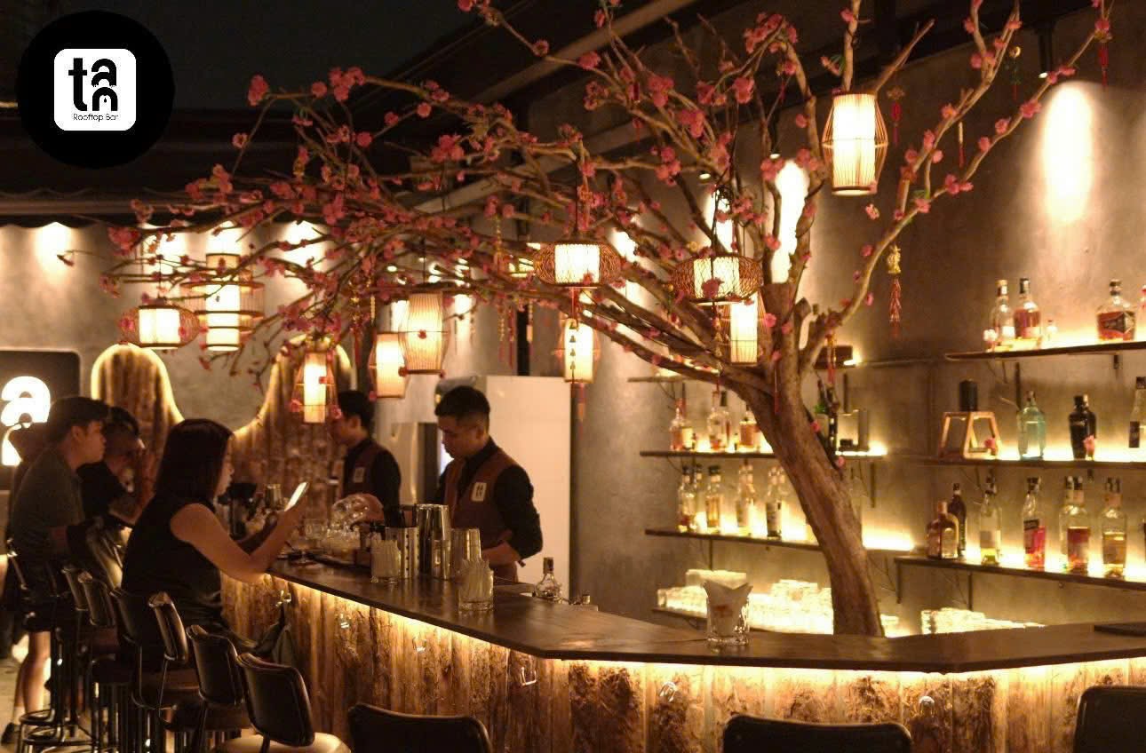 Cần sang nhượng Quán Rooftop Bar được đầu tư tâm huyết; đã hoạt động hơn 2 năm.
