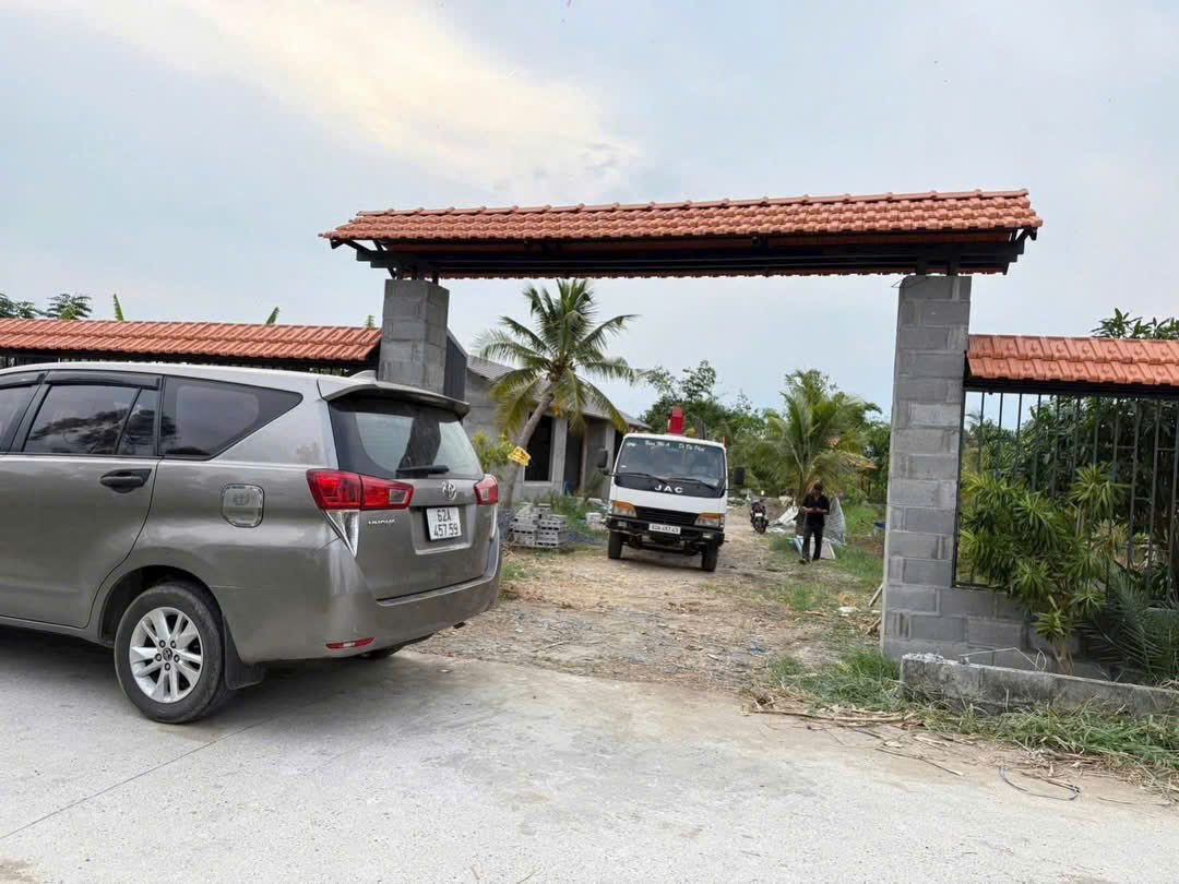 BÁN NHÀ VƯỜN RỘNG GẦN 2.000M² VỚI HƠN 900M THỔ CƯ – GIÁ CHỈ 3.9 TỶ