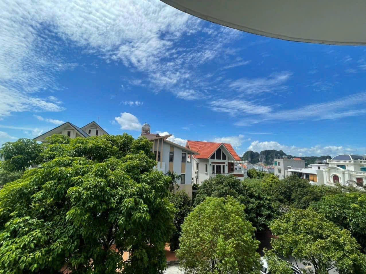 ► BÁN BIỆT THỰ ĐẸP – VIEW BIỂN, PHƯỜNG HẠ LONG