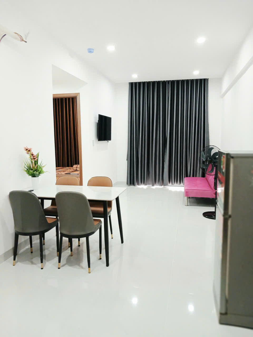 https://batdongsanviet.info.vn/uploads/images/upload/27-10-26/1792981138994_1856588253703349911_1856588253703349911_c8e334375a2f07916e08cd68edd9dadb.jpg