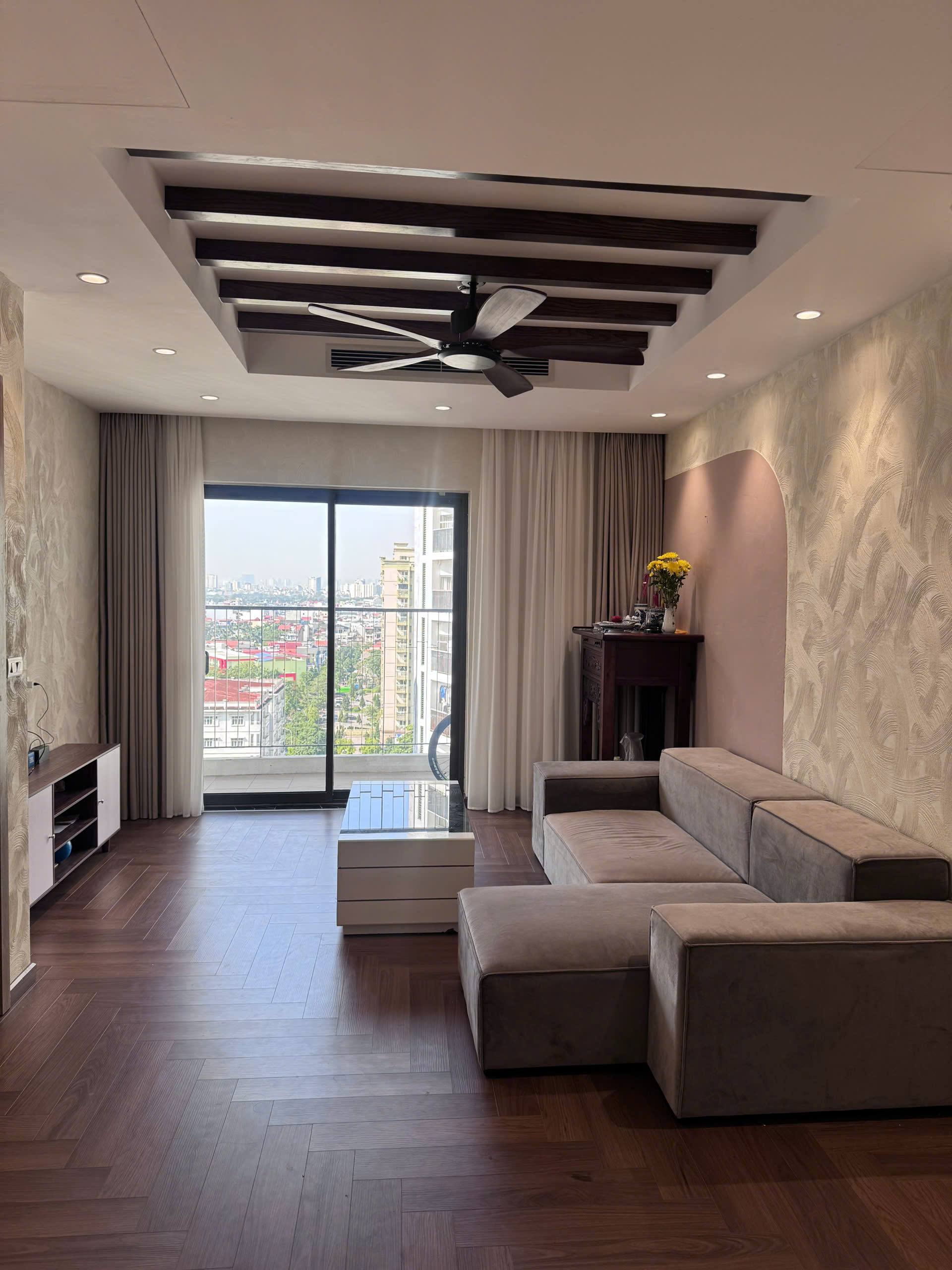 Chính chủ bán CC 83m tầng 12 Le Grand Jardin Sài Đồng giá 7,2 tỷ ban công ĐN sẵn sổ