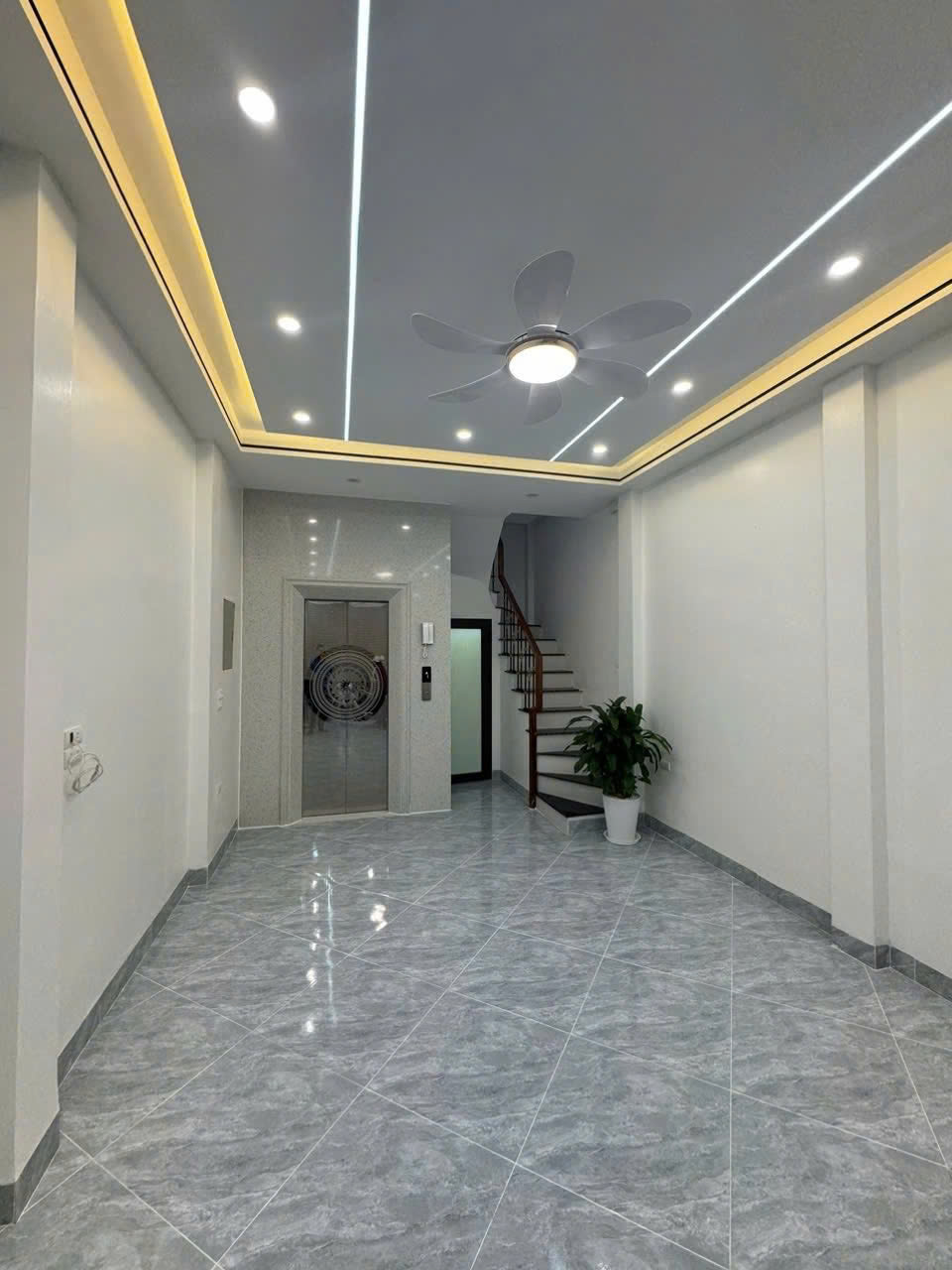 PHỐ KIM GIANG - PHÂN LÔ ÔTÔ VÀO NHÀ, 7 TẦNG THANG MÁY – 14.X TỶ - FULL NỘI THẤT VỀ Ở NGAY.