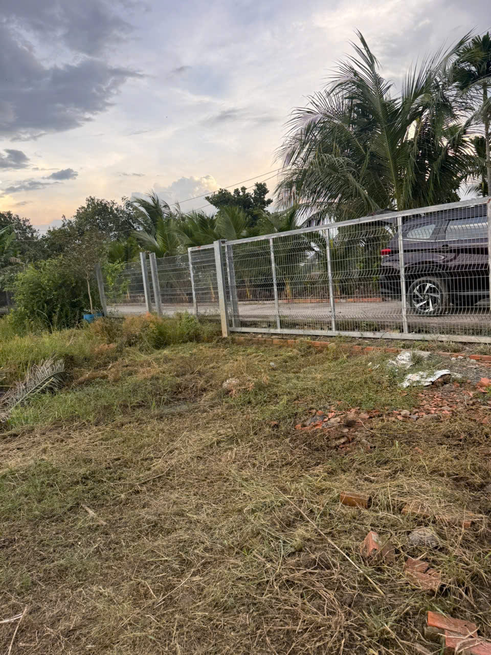 https://batdongsanviet.info.vn/uploads/images/upload/29-10-26/1793243760479_5929237925377308560_5929237925377308560_e03a332a5f697793ae1ede27bbf87ac6.jpg