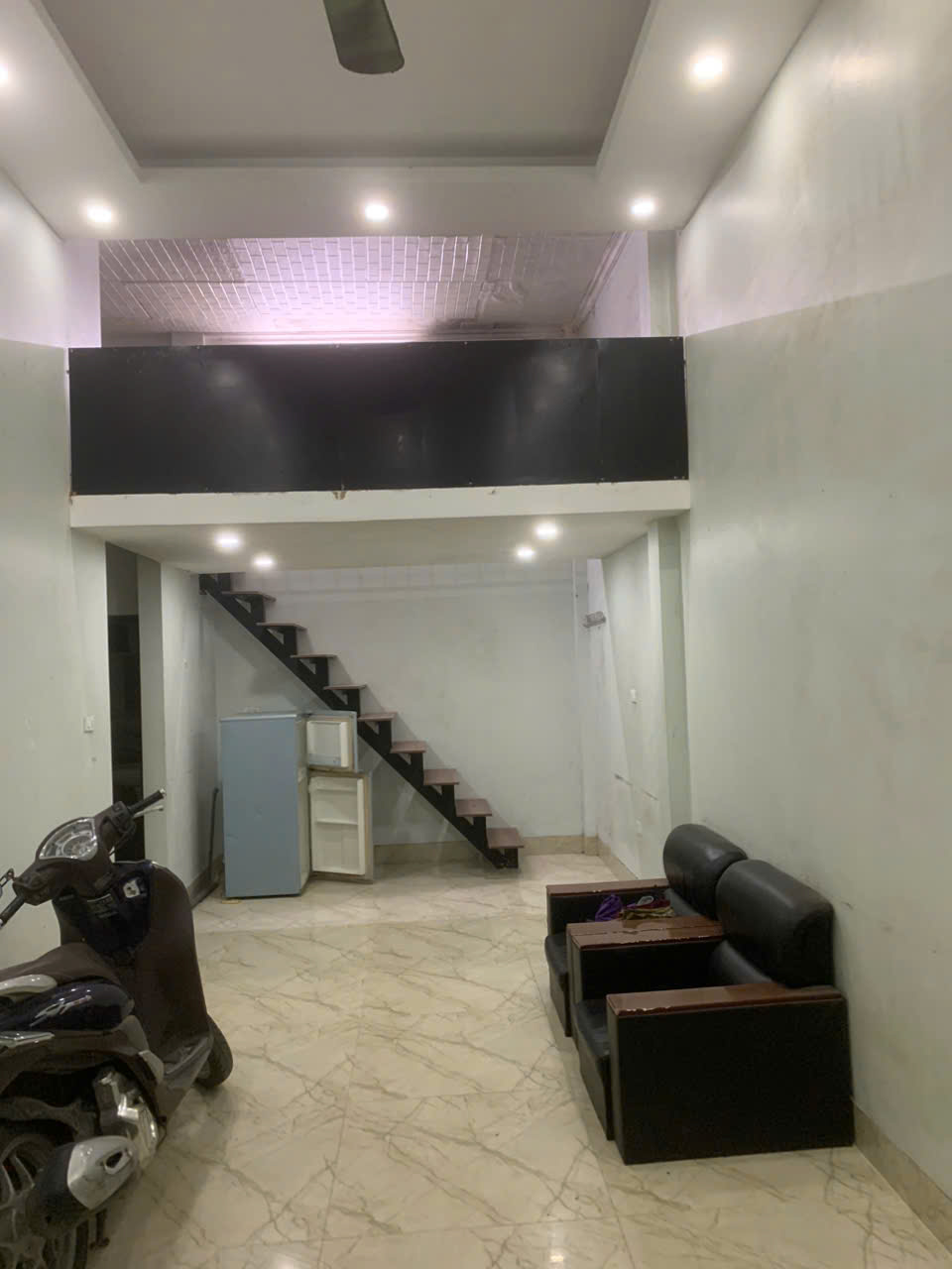 CHO THUÊ TẦNG 1 CÓ GÁC XÉP – GẦN TRƯỜNG THCS VĂN QUÁN &amp; GA TÀU