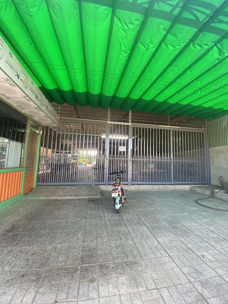 Chính chủ Cần bán đất + nhà cấp 4, mặt tiền đường DT784 (đường Núi Bà Đen về TP.HCM)