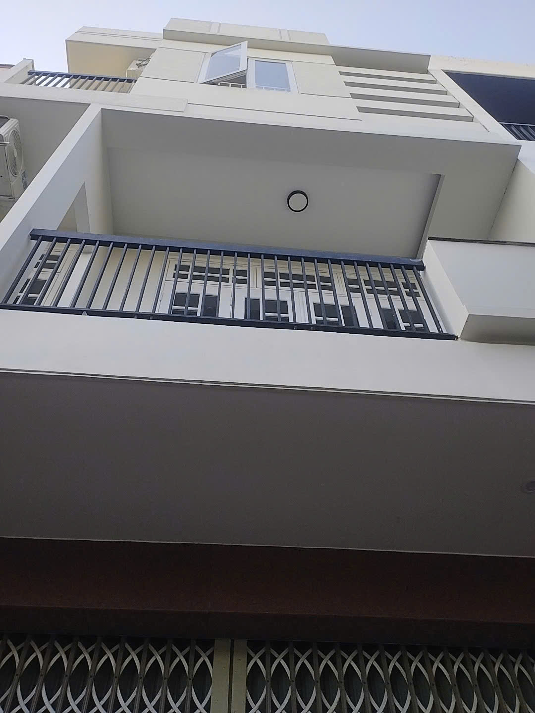 Cần bán nhà mặt tiền khu vực sầm uất Sơn Trà