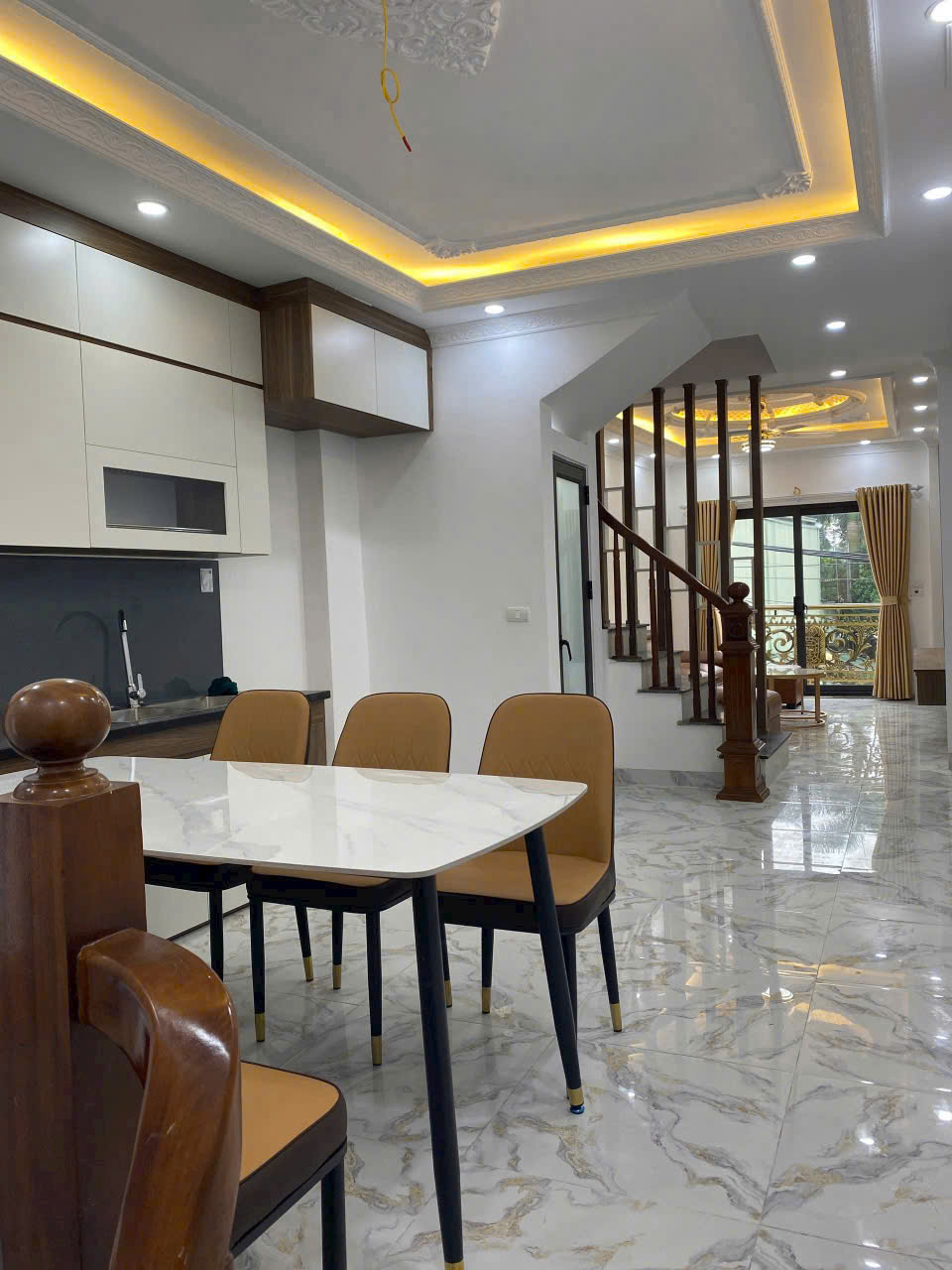 NHÀ ĐẸP 5 TẦNG THANG MÁY – KINH DOANH ĐẮC ĐỊA NGAY QUỐC LỘ 1A, NGỌC HỒI