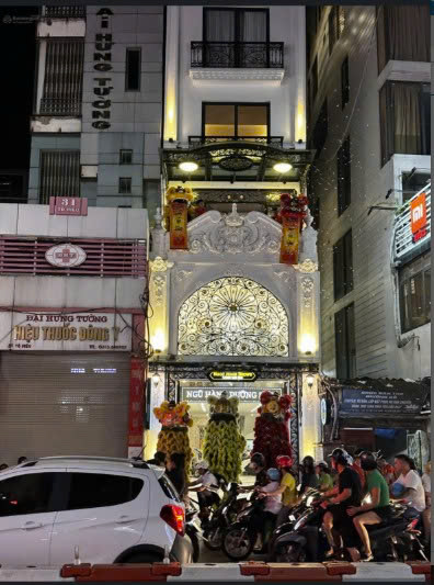 SIÊU PHẨM SPA 8 TẦNG THÔNG SÀN THANG MÁY – LÔ GÓC 3 MẶT THOÁNG – VIEW PHÁO HOA NHÀ HÁT LỚN CÁC TẦNG